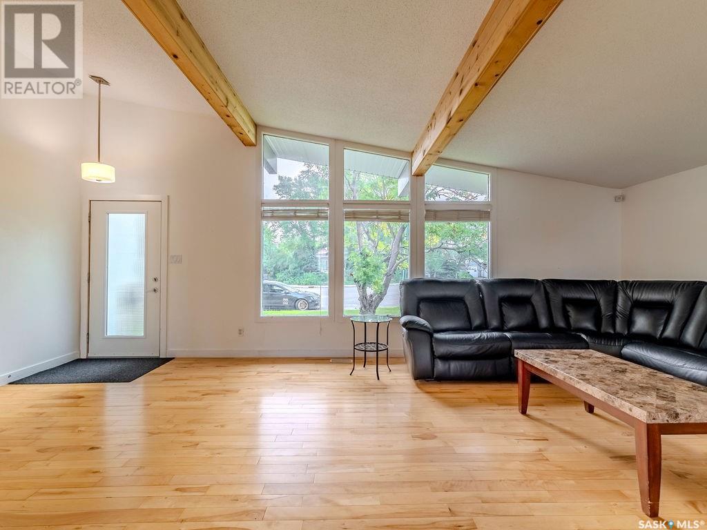 246 Anderson CRESCENT