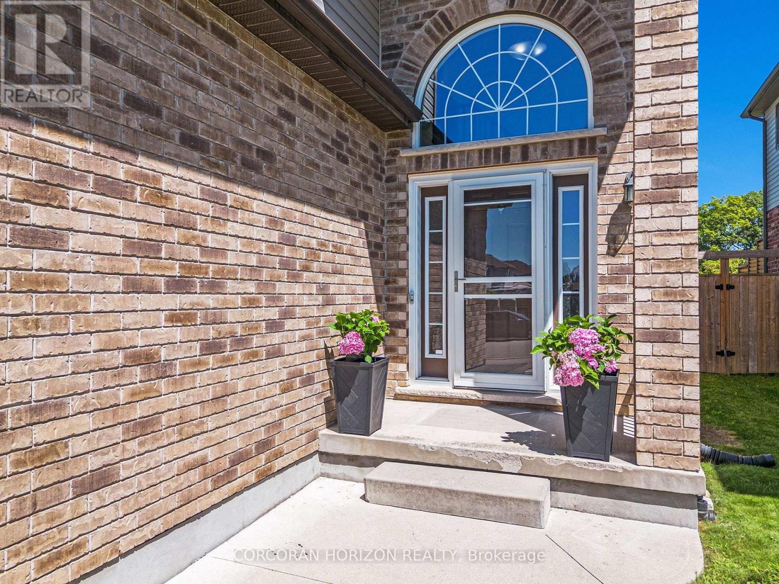 135 BROADOAKS DRIVE