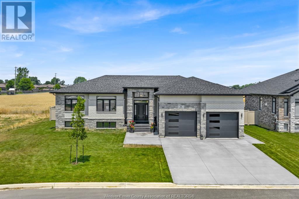 9 SUNNINGDALE DRIVE