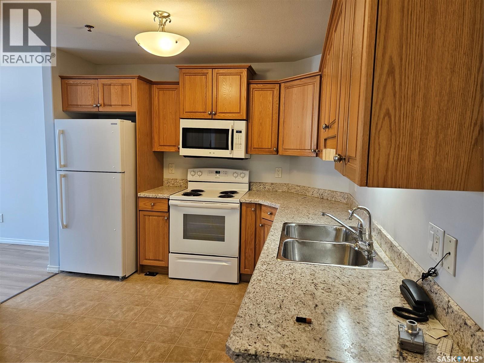 302 3946 ROBINSON STREET