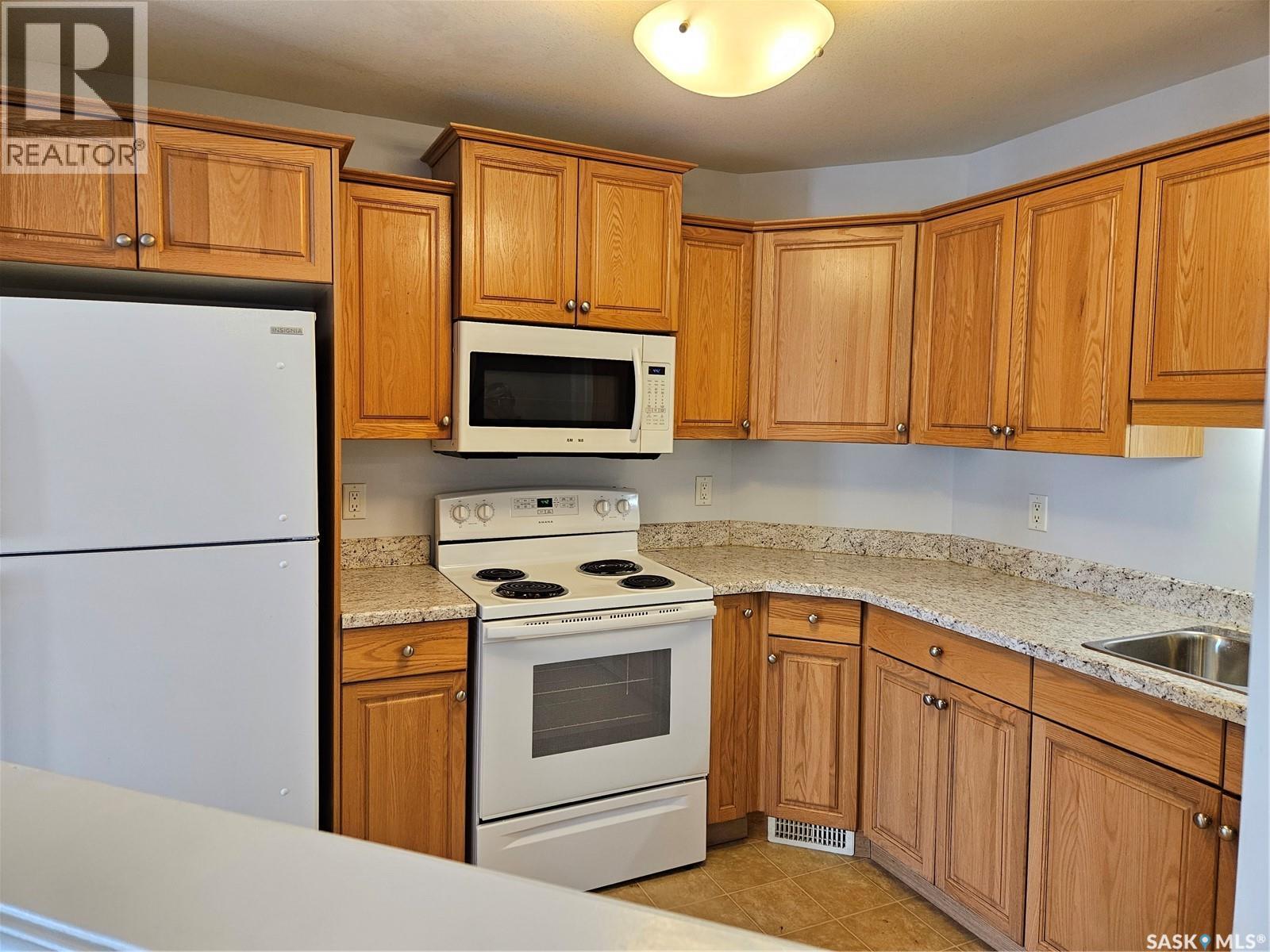 302 3946 ROBINSON STREET