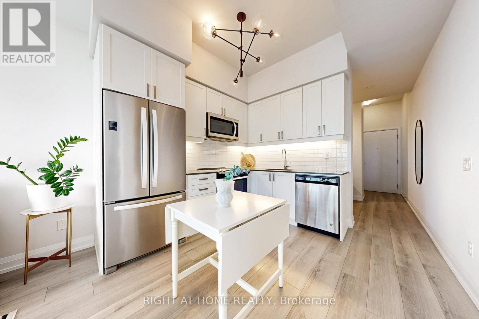 907 - 7895 JANE STREET