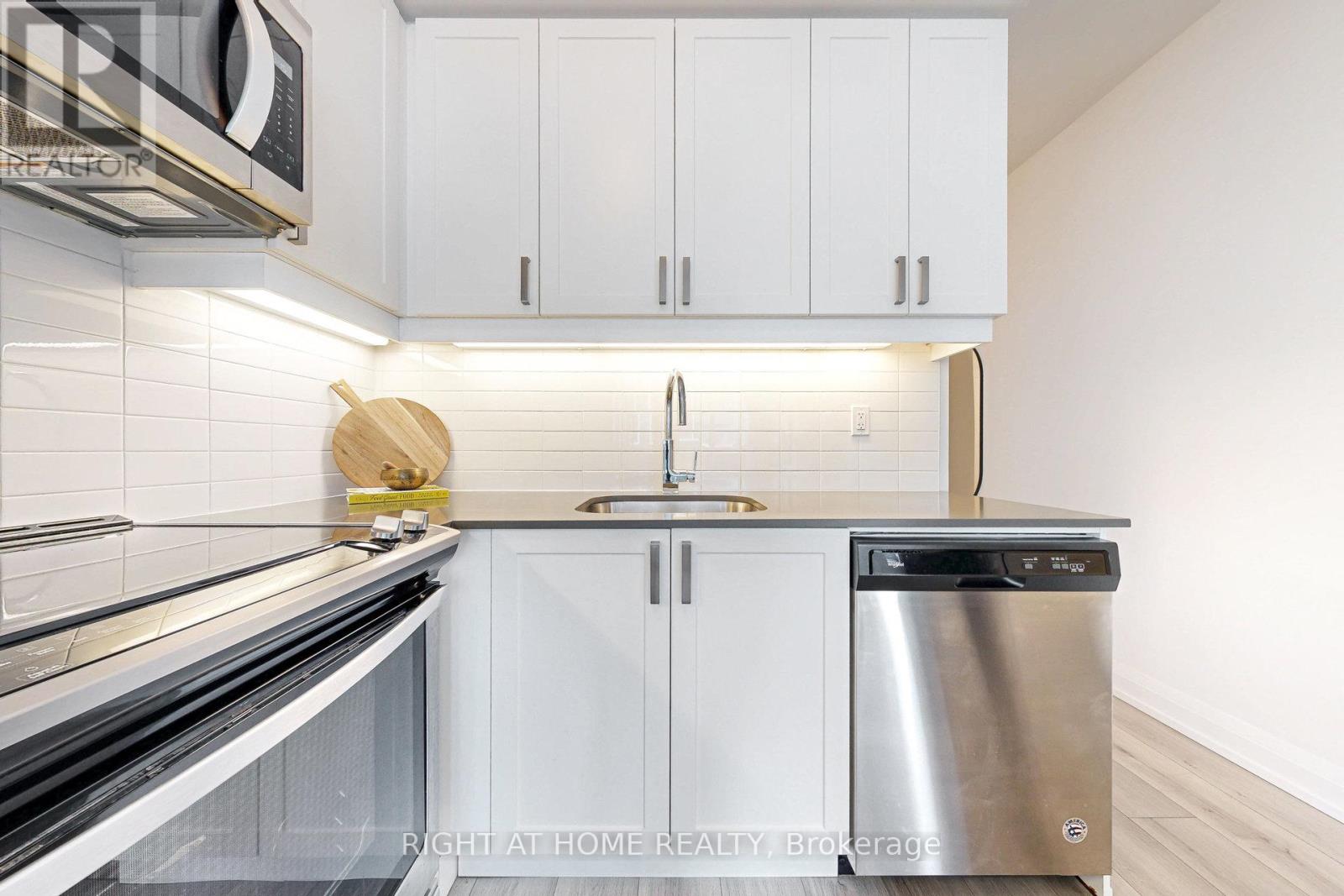 907 - 7895 JANE STREET