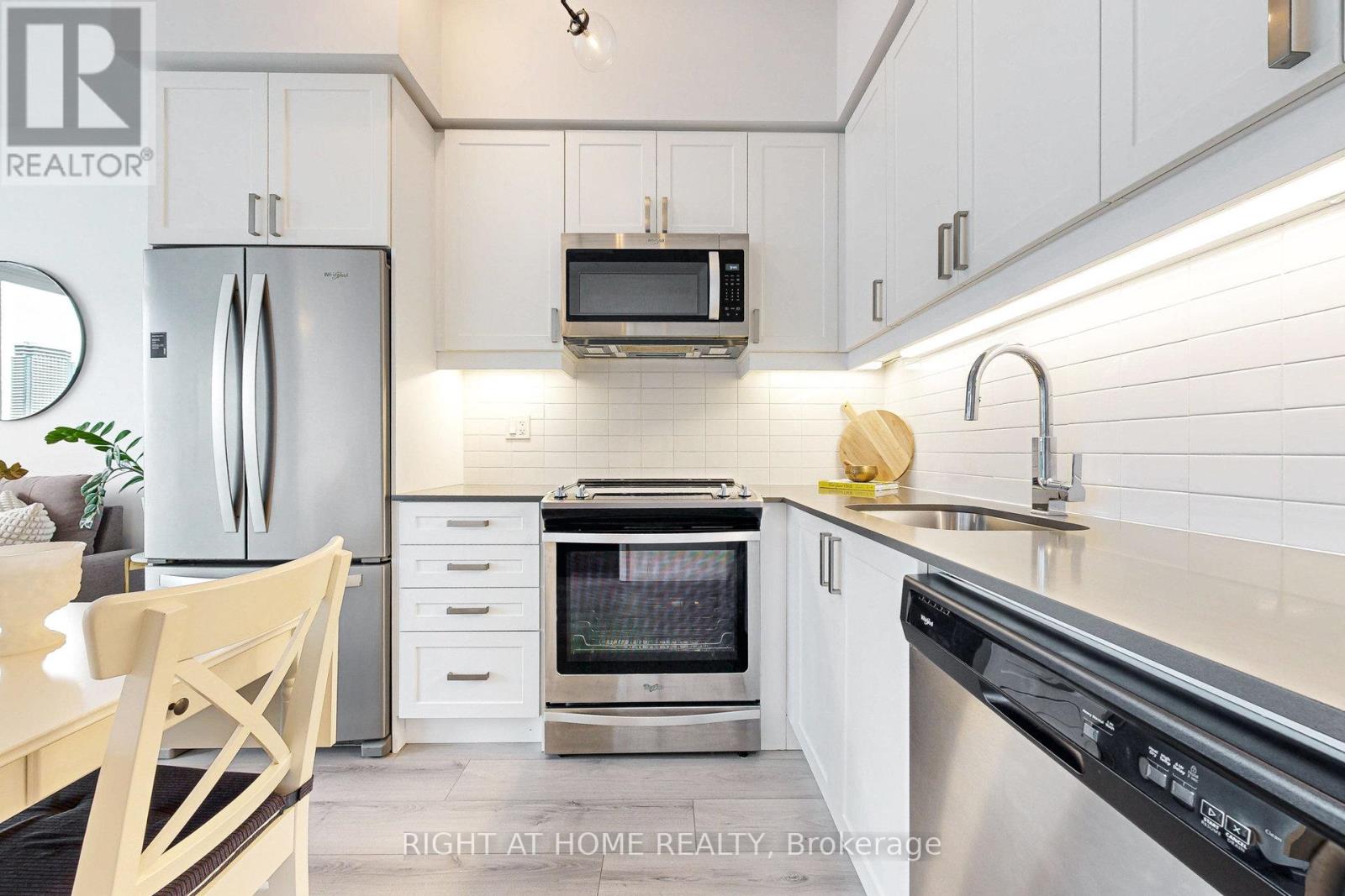907 - 7895 JANE STREET