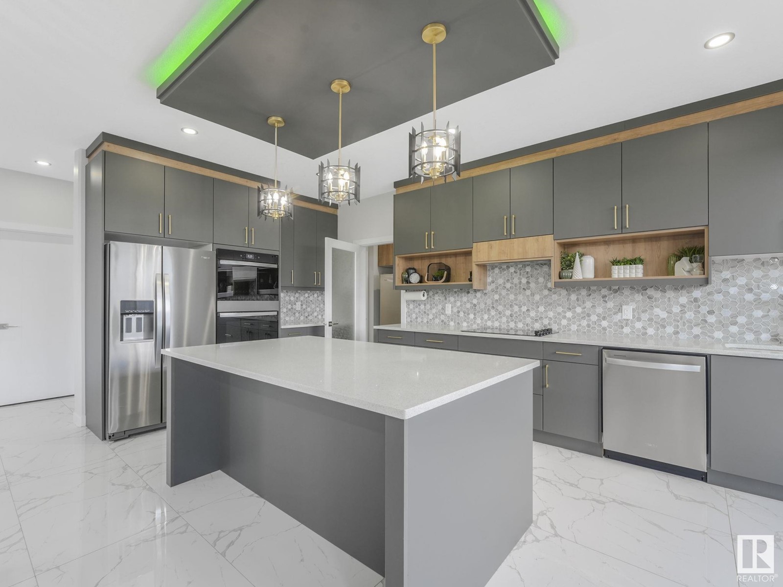 1104 152 AV NW