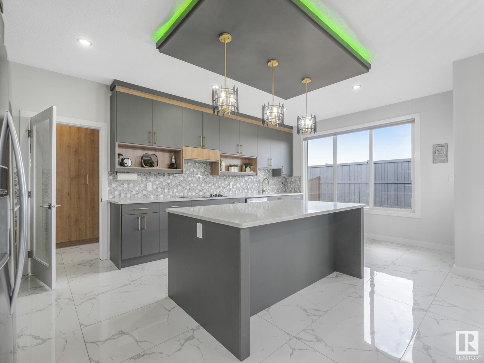 1104 152 AV NW