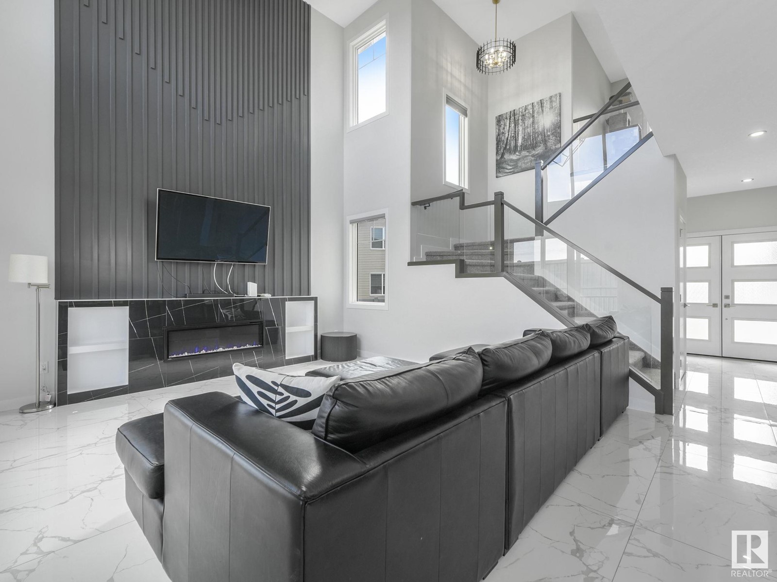 1104 152 AV NW