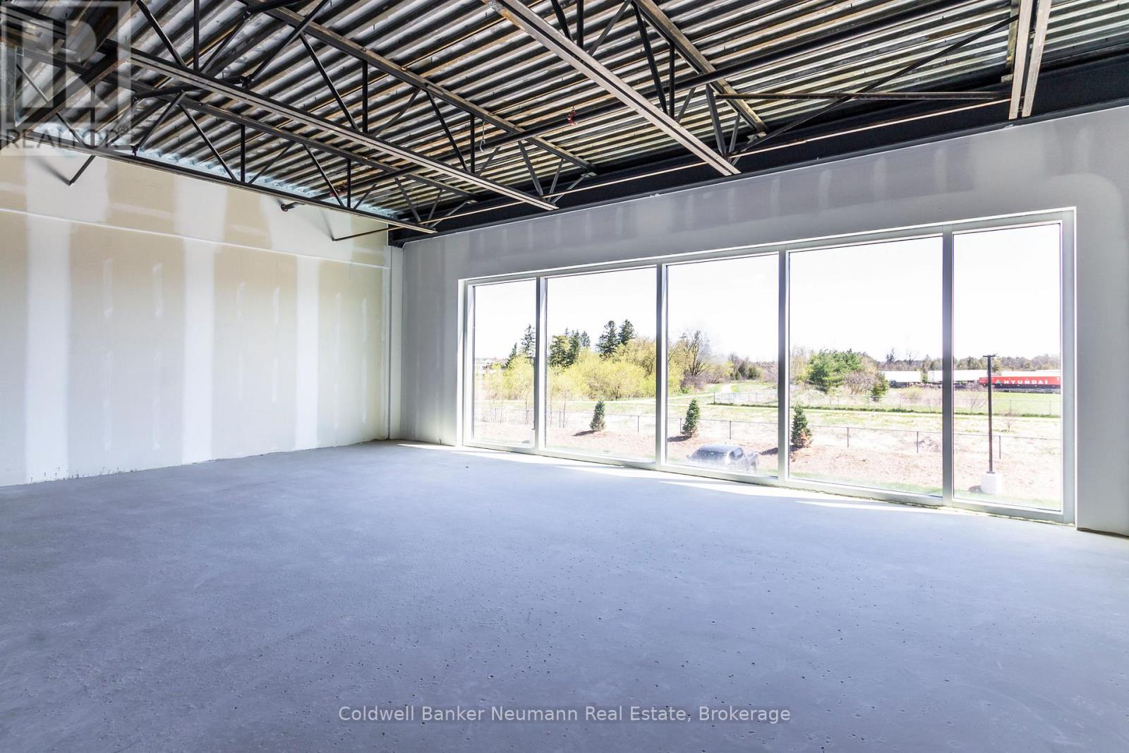 27 UPPER - 589 HANLON CREEK BOULEVARD