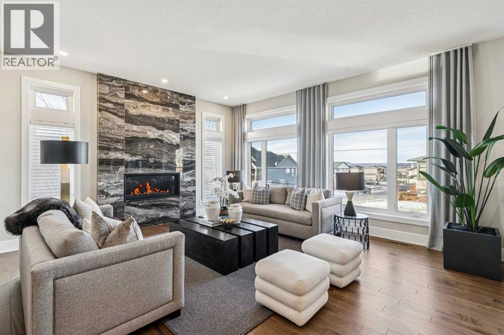 92 Crestridge View SW