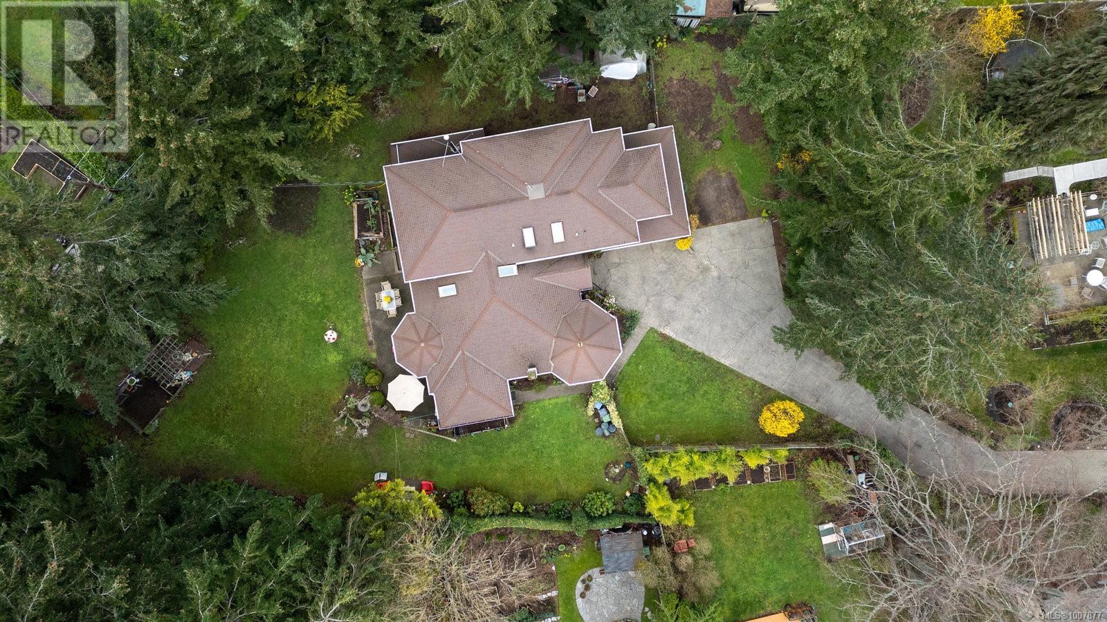 2832 Cadboro Bay Rd