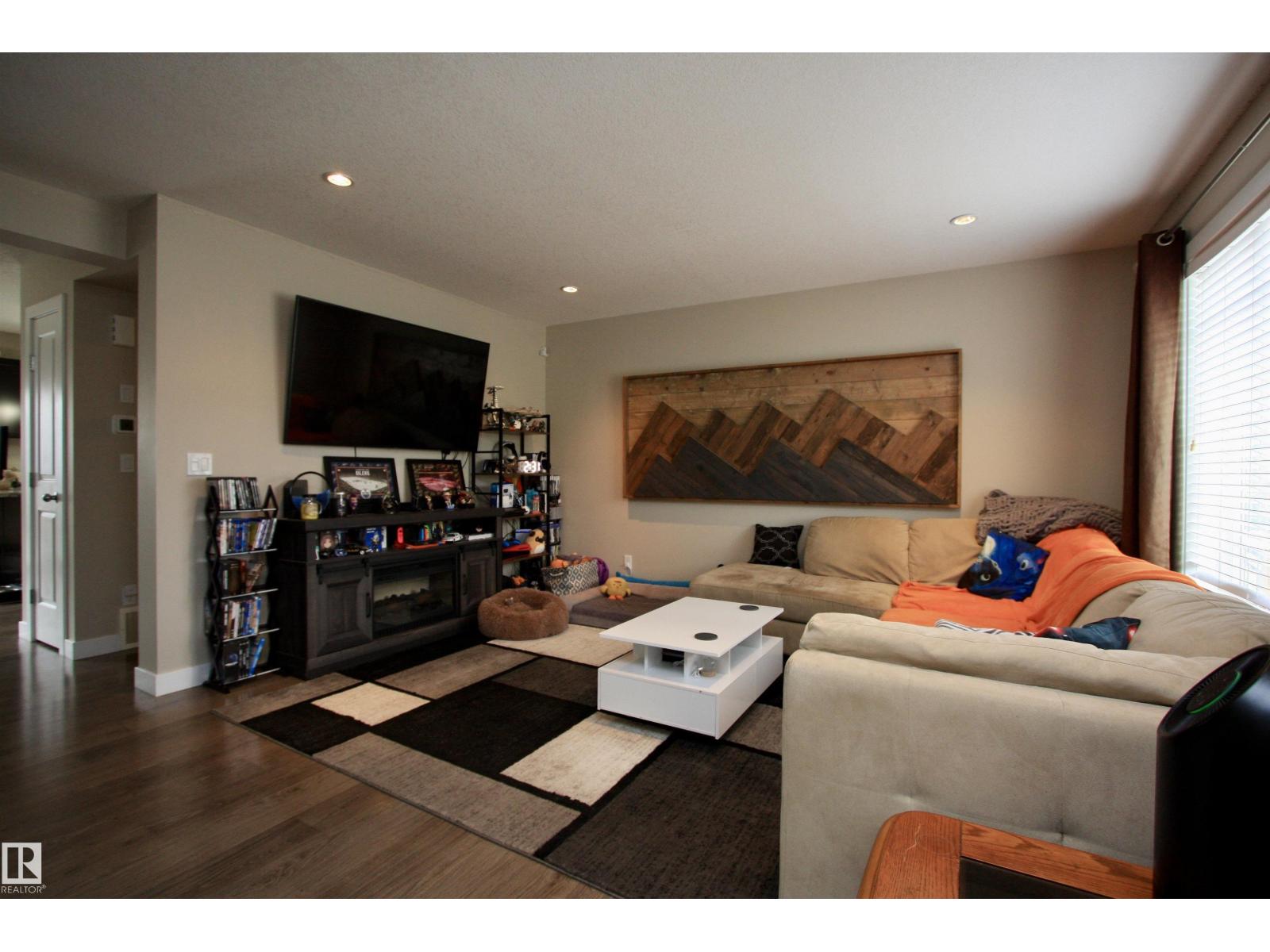 #8 13810 166 AV NW