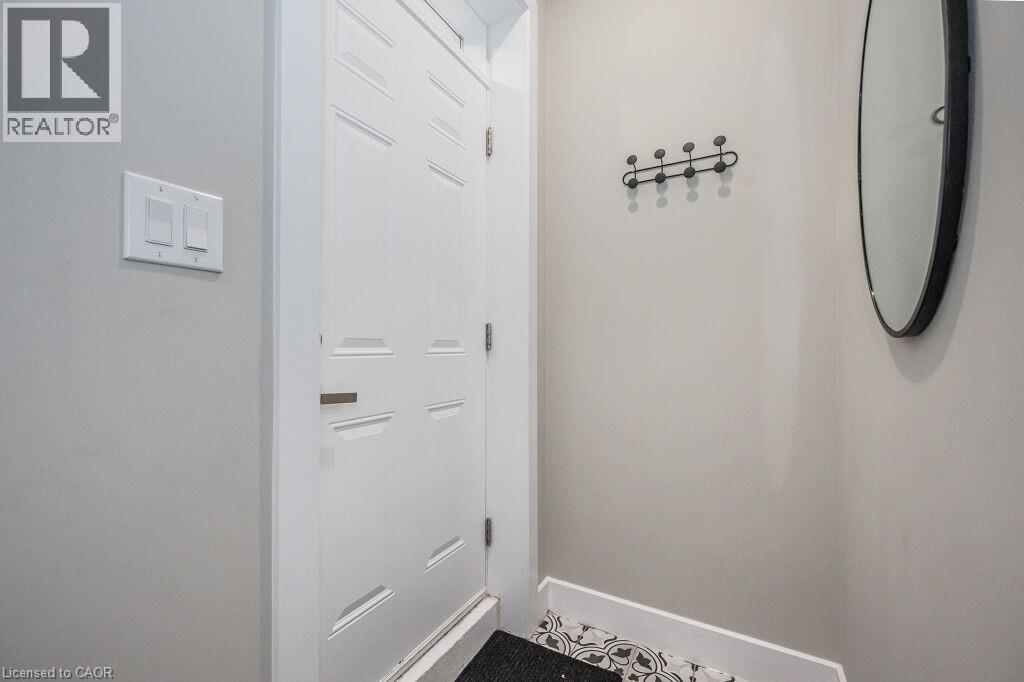 543 DUNBAR Road S Unit# Lower