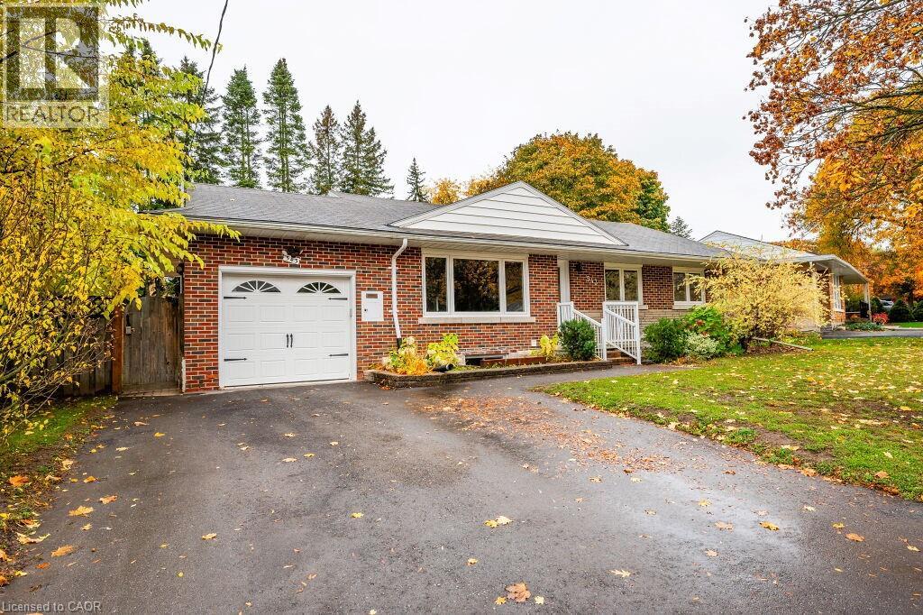 543 DUNBAR Road S Unit# Lower