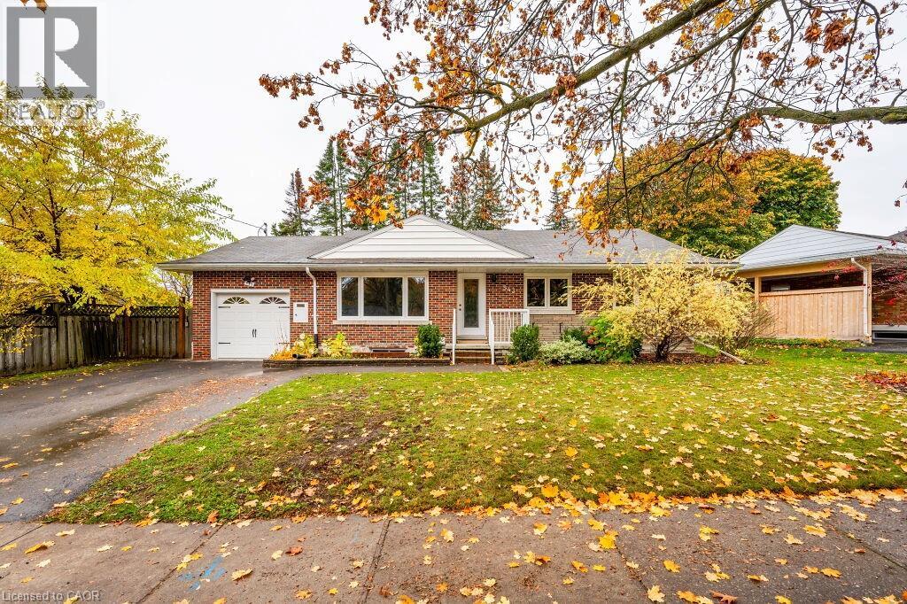 543 DUNBAR Road S Unit# Lower