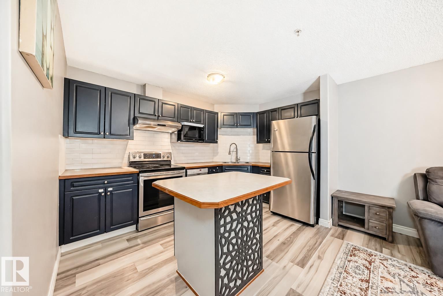 #102 16221 95 ST NW