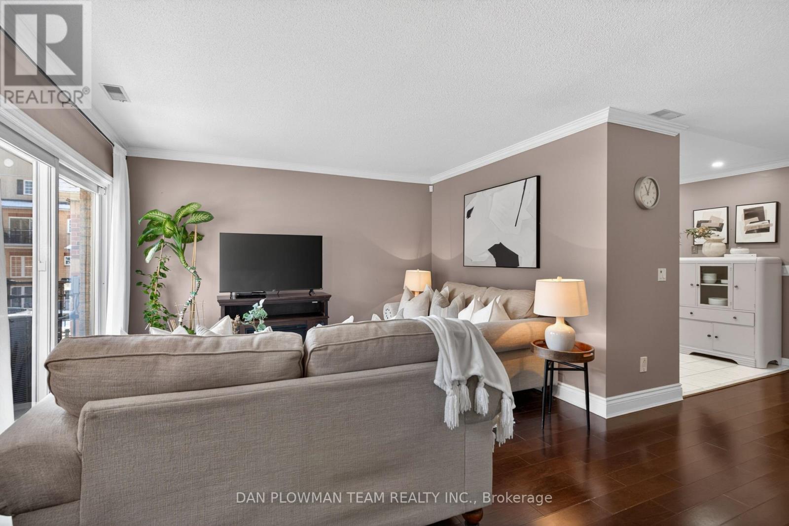609 - 1400 THE ESPLANADE STREET N