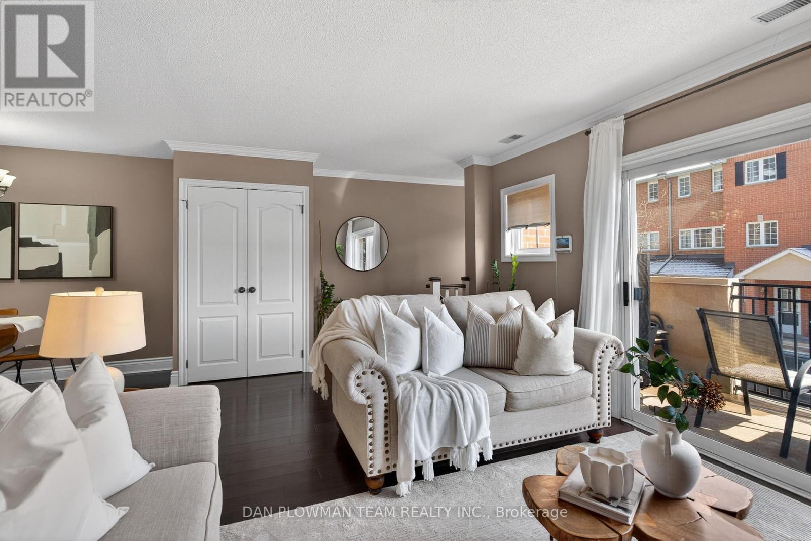 609 - 1400 THE ESPLANADE STREET N