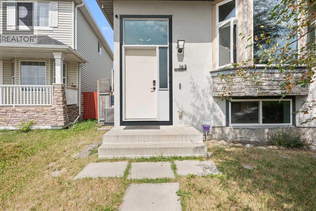 163 Taravista Street NE