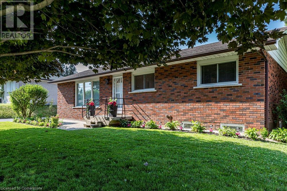8477 DICKENSON Road E