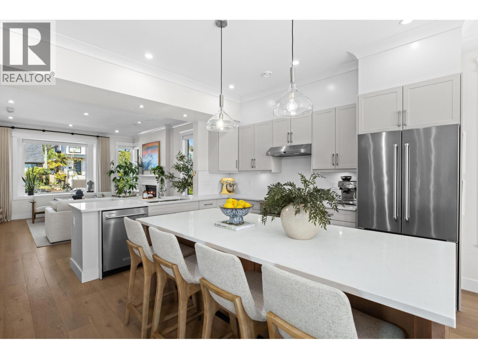 215 E 22ND STREET