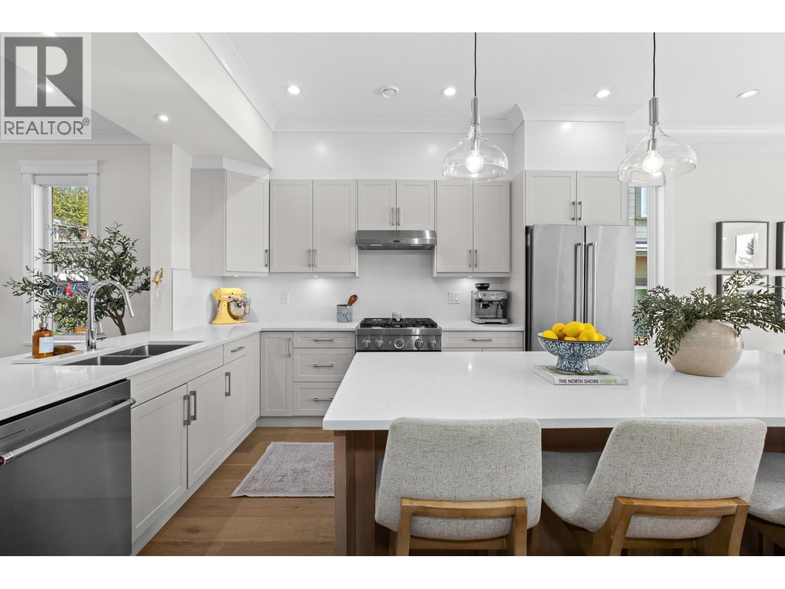 215 E 22ND STREET