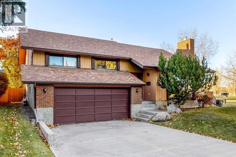 135 Oakfern Way SW Calgary AB T2V4K2