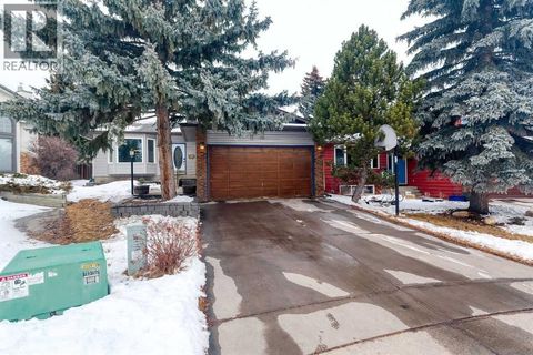 15 Edgeland Mews NW Calgary AB T3A4C9