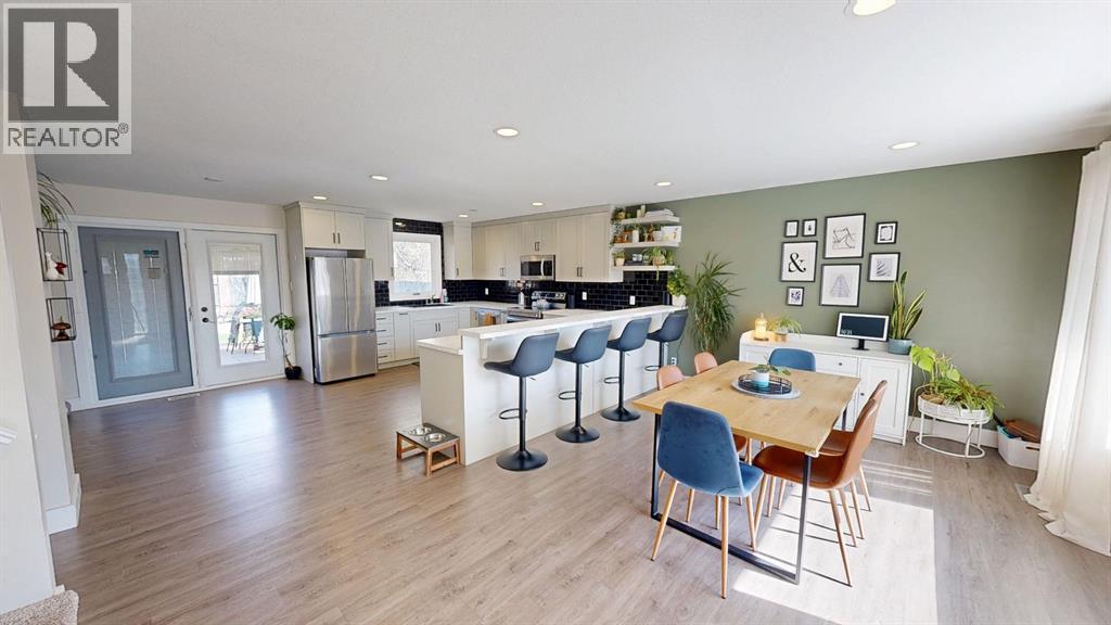 10 Cayuga Place W