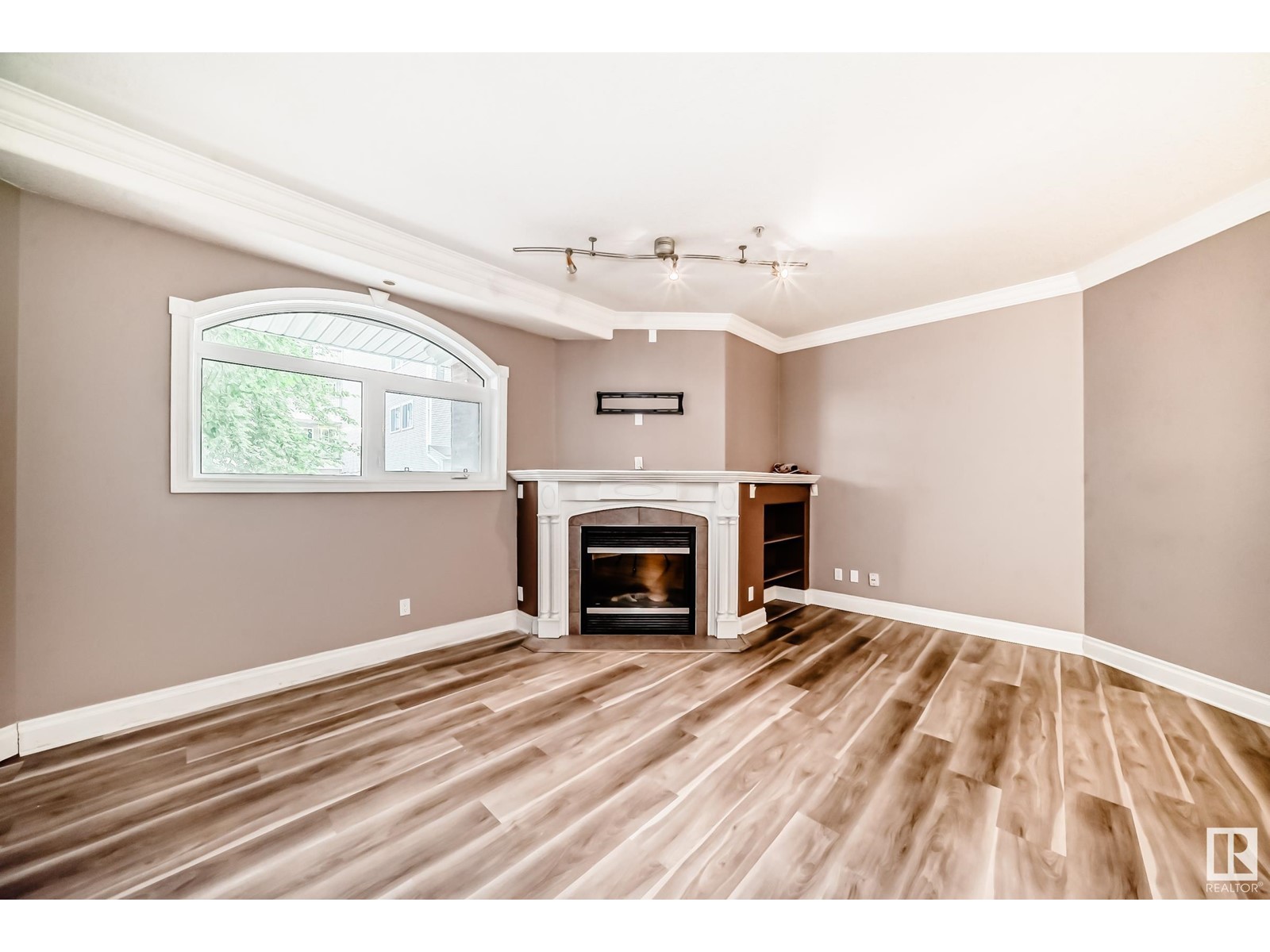 #105 10178 117 ST NW