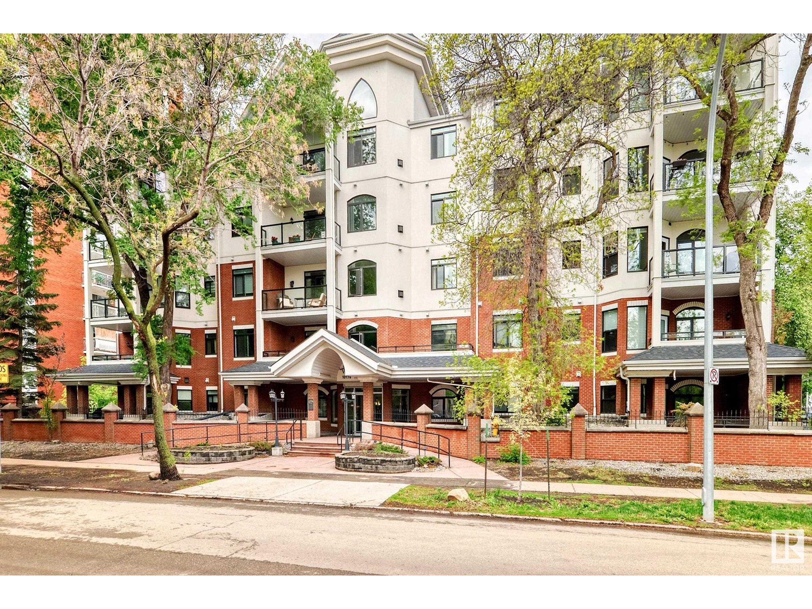 #105 10178 117 ST NW