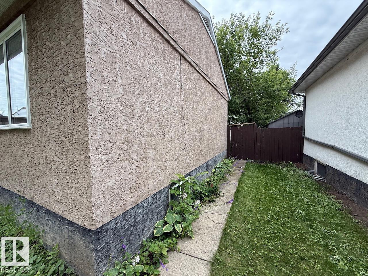 7607 83 AV NW