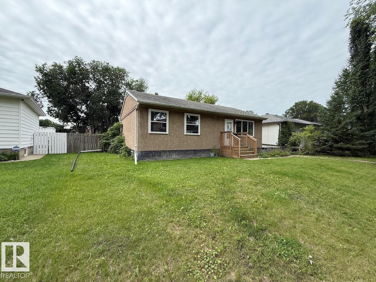 7607 83 AV NW