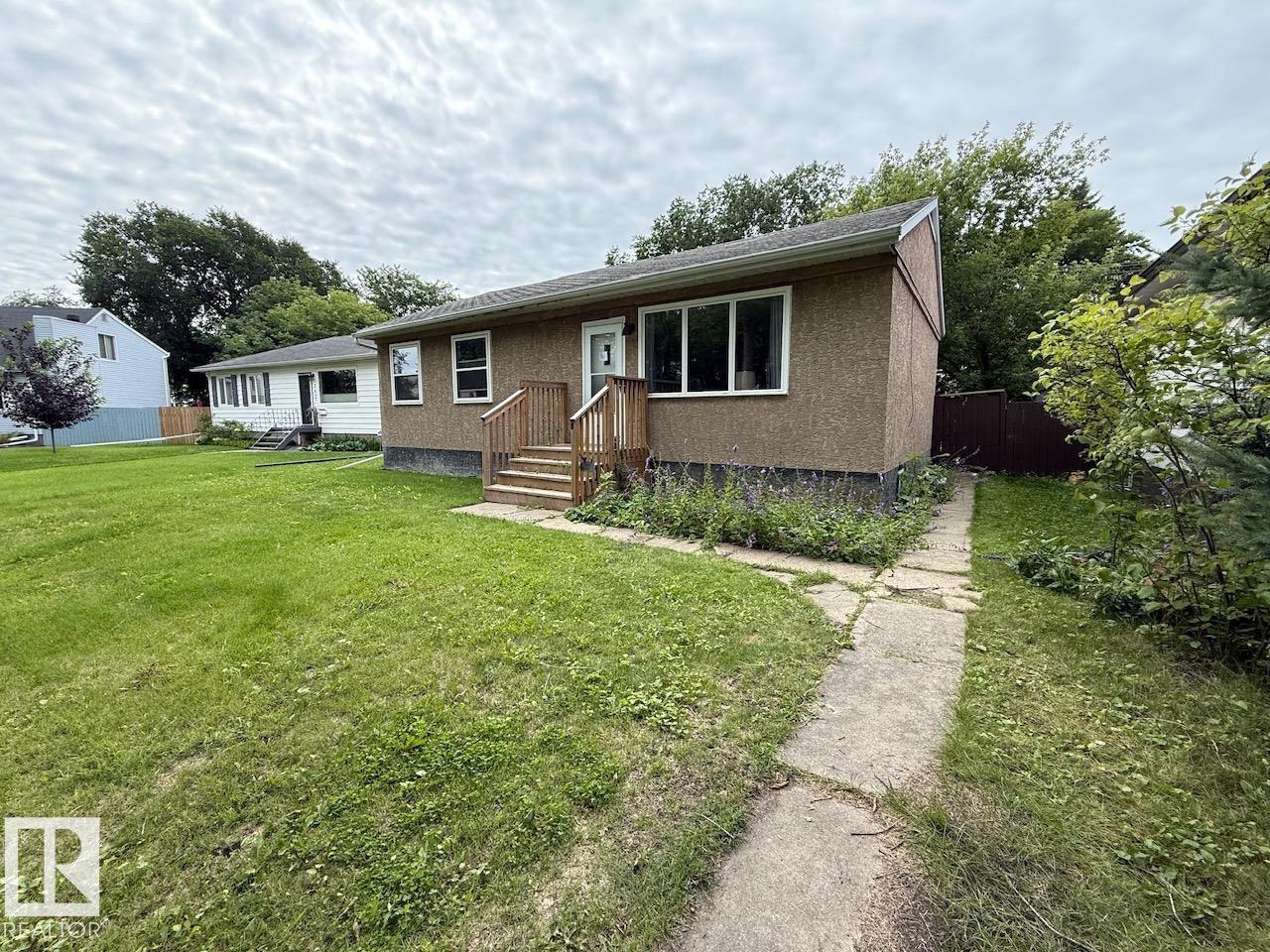 7607 83 AV NW
