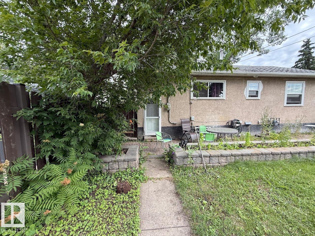 7607 83 AV NW