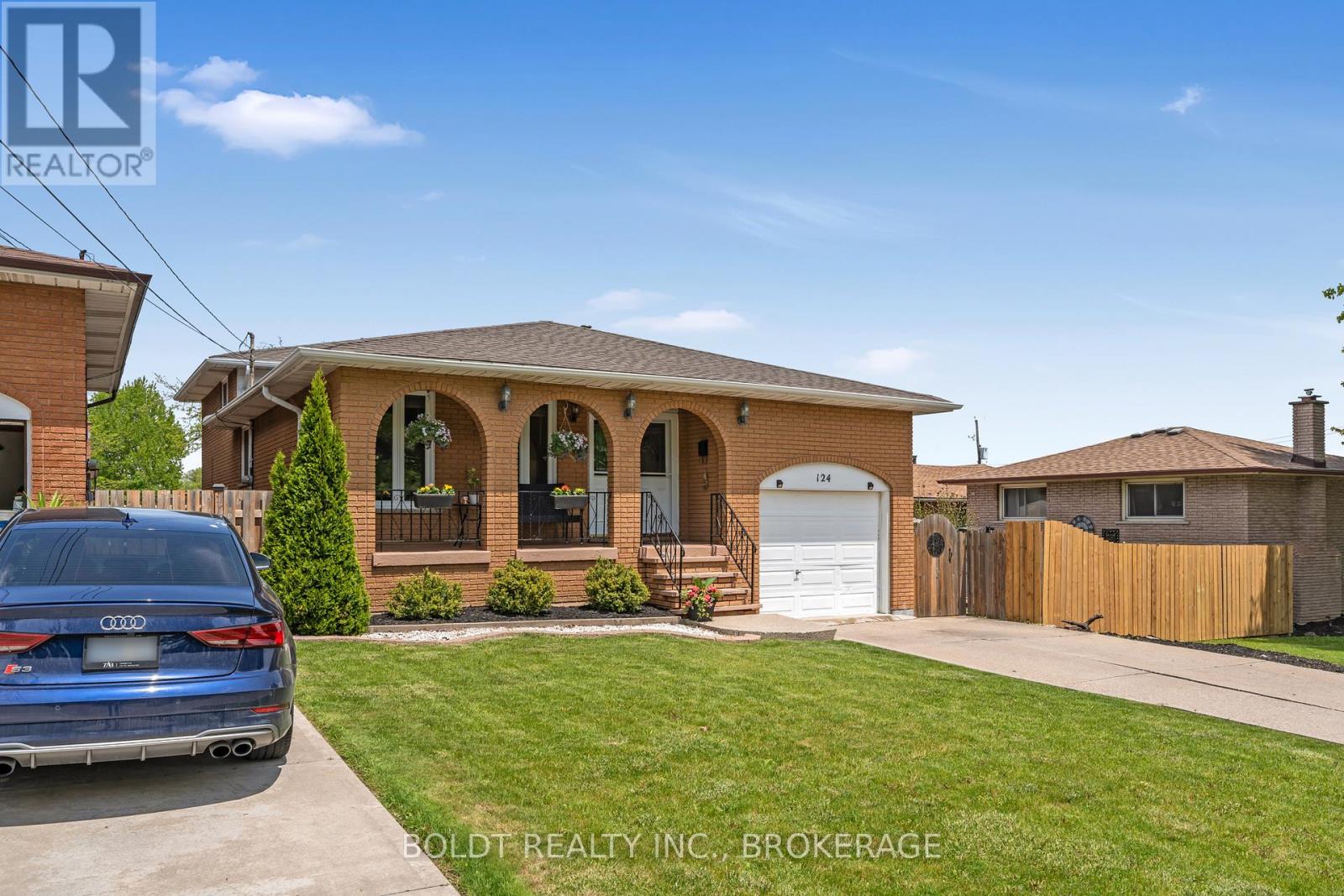 124 QUAKER CRESCENT