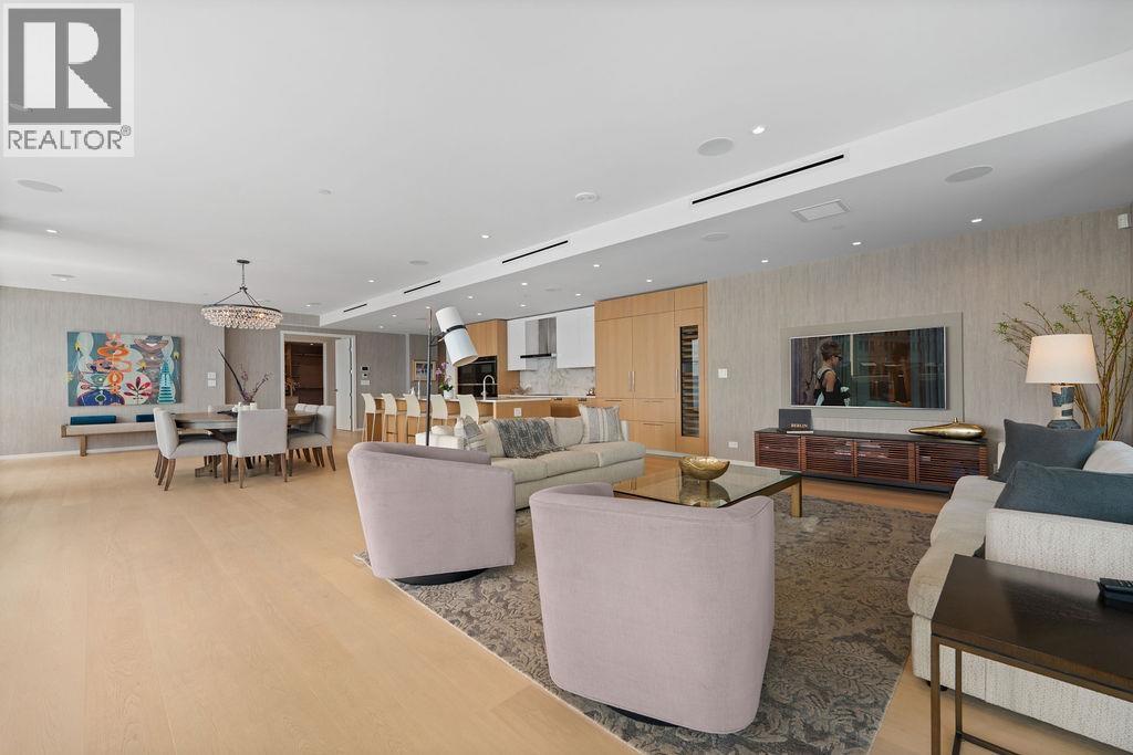 304 1355 BELLEVUE AVENUE