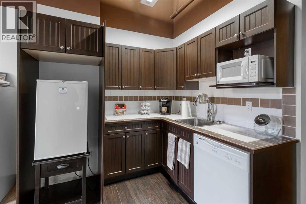 2, 505 Railway Street W