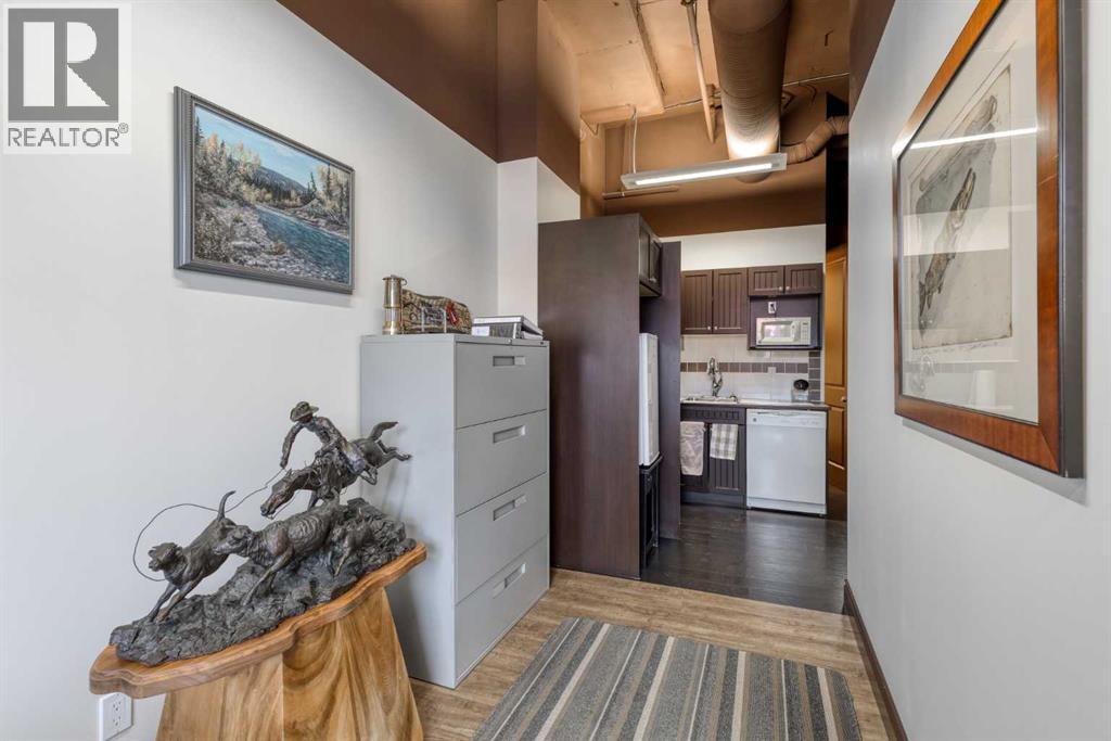 2, 505 Railway Street W