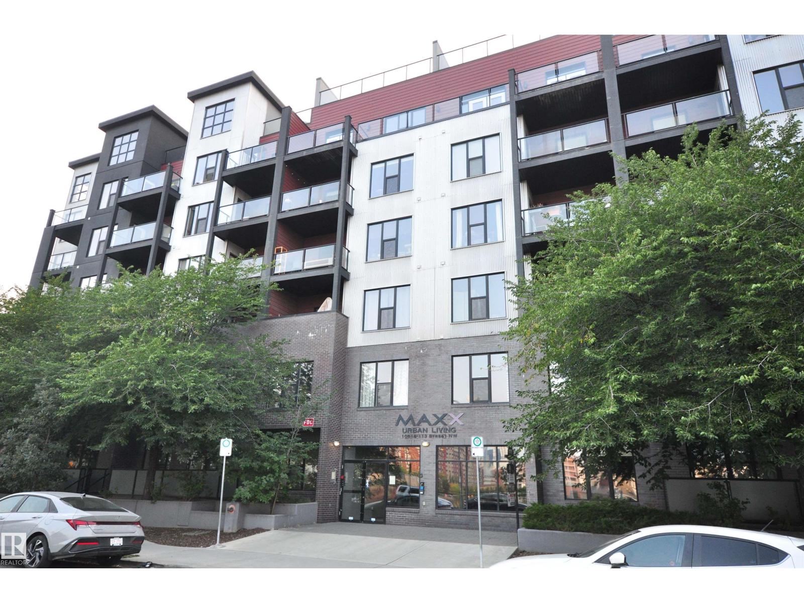 #407 10518 113 ST NW