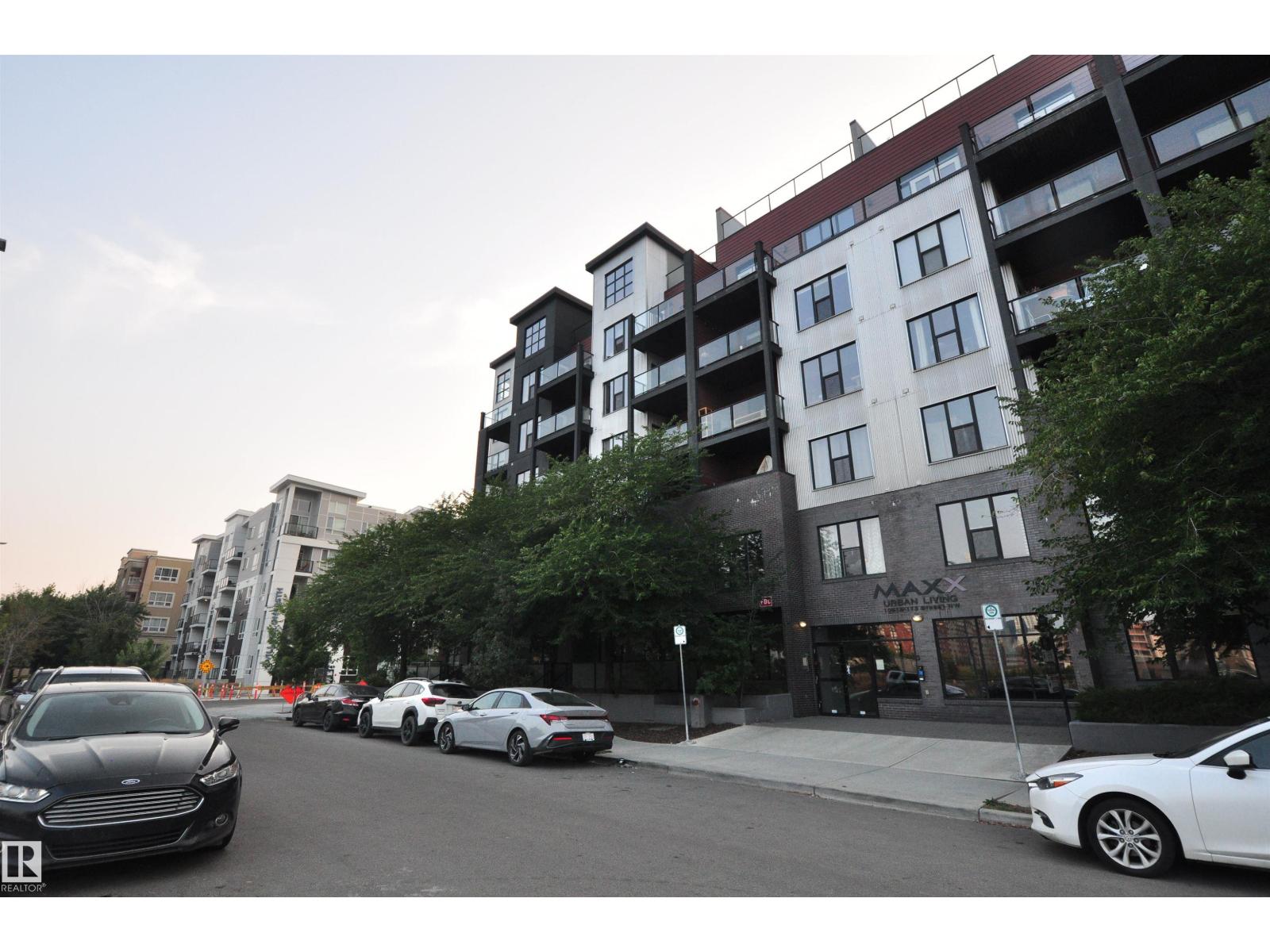 #407 10518 113 ST NW