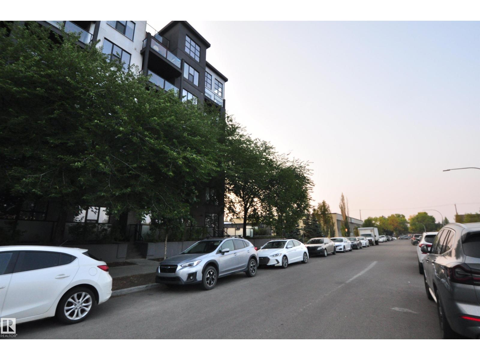 #407 10518 113 ST NW