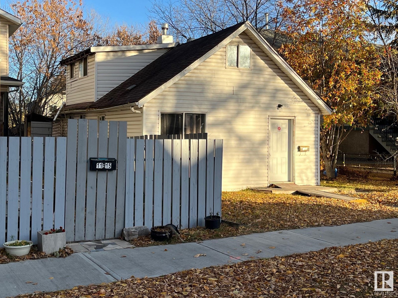 11911 77 ST NW