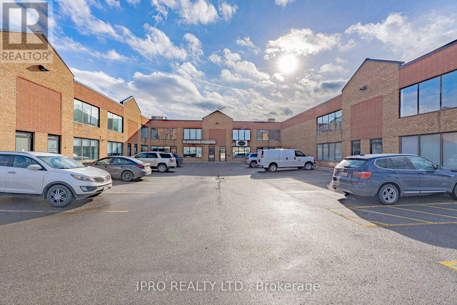 4 - 467 EDGELEY BOULEVARD