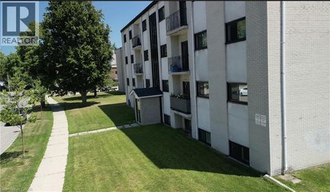21 BALFOUR Crescent Waterloo ON N2C1Z6