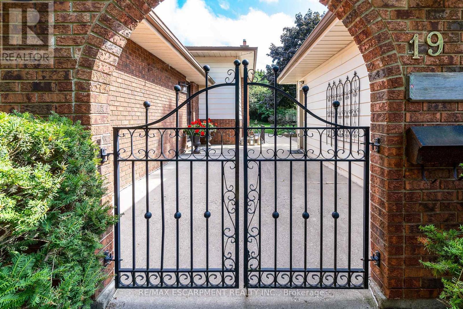 19 ISABEL DRIVE
