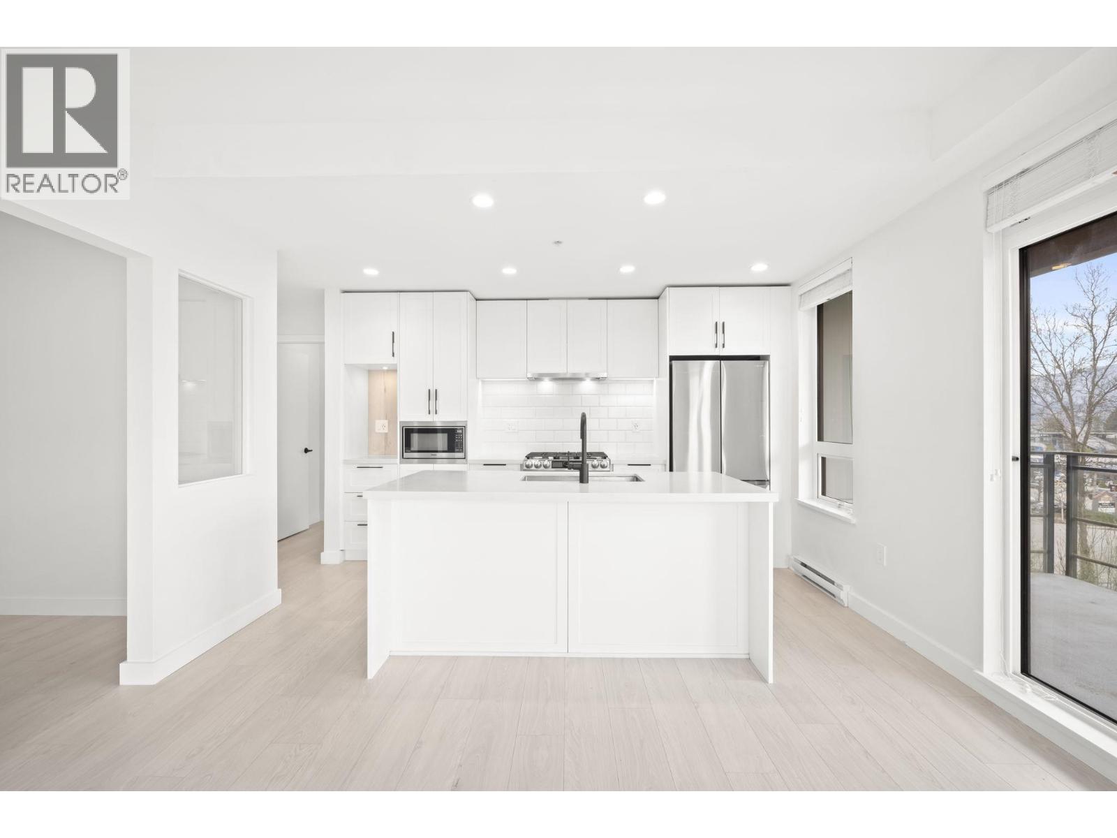 405 3038 ST GEORGE STREET