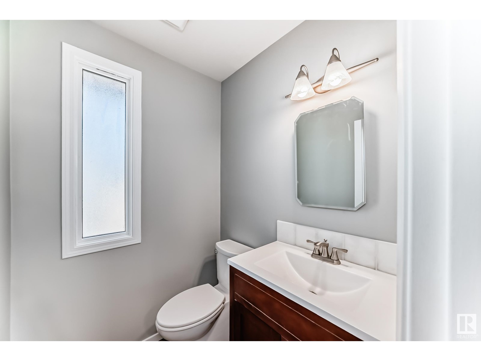 #142 10633 31 AV NW NW
