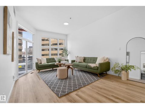 #421 10147 112 ST NW Edmonton AB T5K1M1