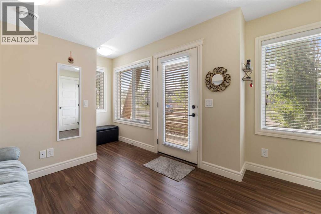 572 Savanna Boulevard NE