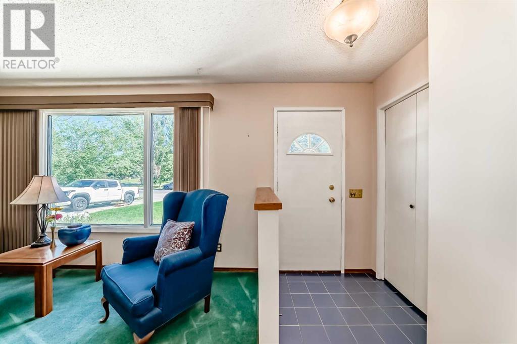 237 Queensland Place SE